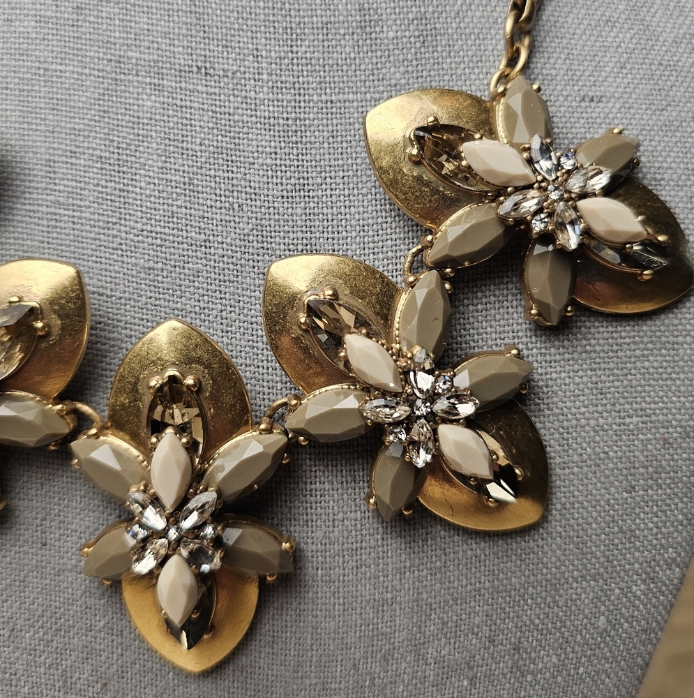 [J. CREW] Art Deco Style Gold, Taupe & Charcoal Gray Statement Necklace - Picture 5 of 16